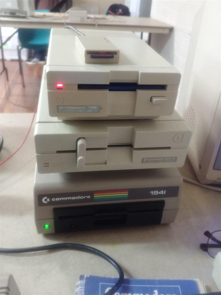 Multiple C64 floppy drives